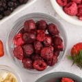 Wiśnie Owoce: liofilizowana wiśnia cała 100g Pi-nuts 100 g